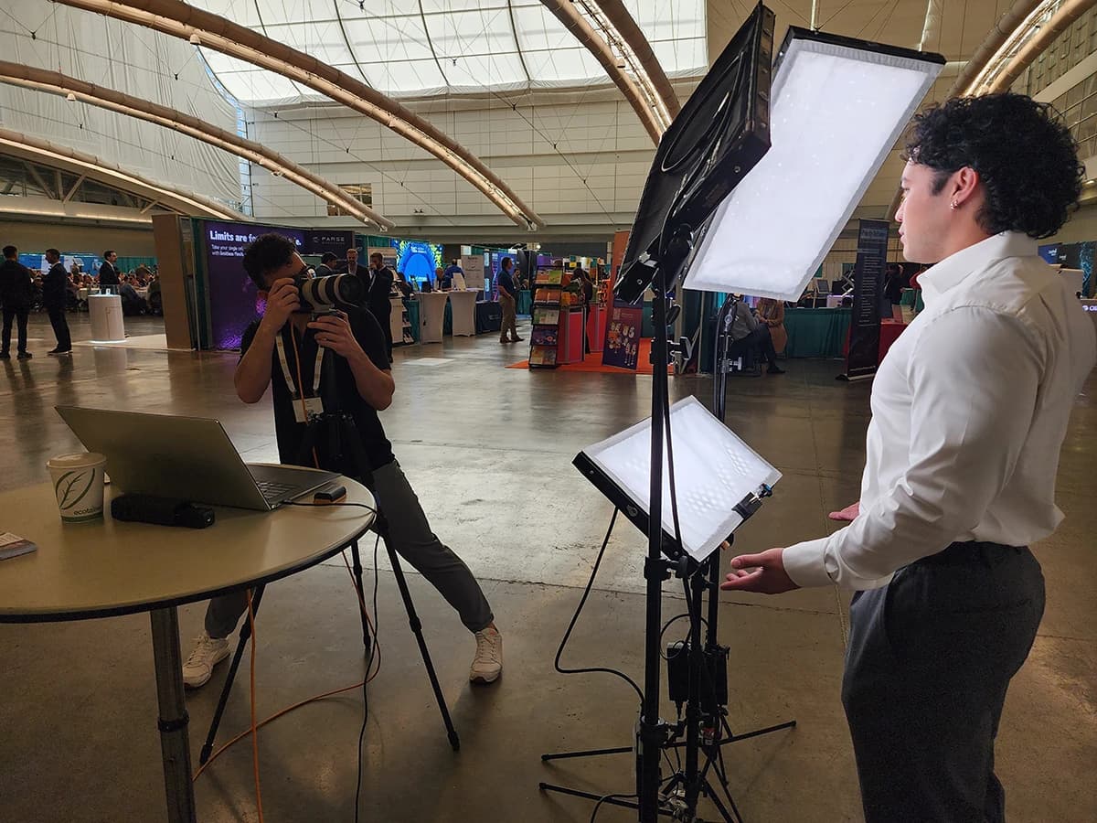 Professional headshot lounge vs photo booth at corporate conference