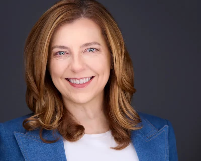 Professional portrait of businesswoman in Pittsburgh headshot studio