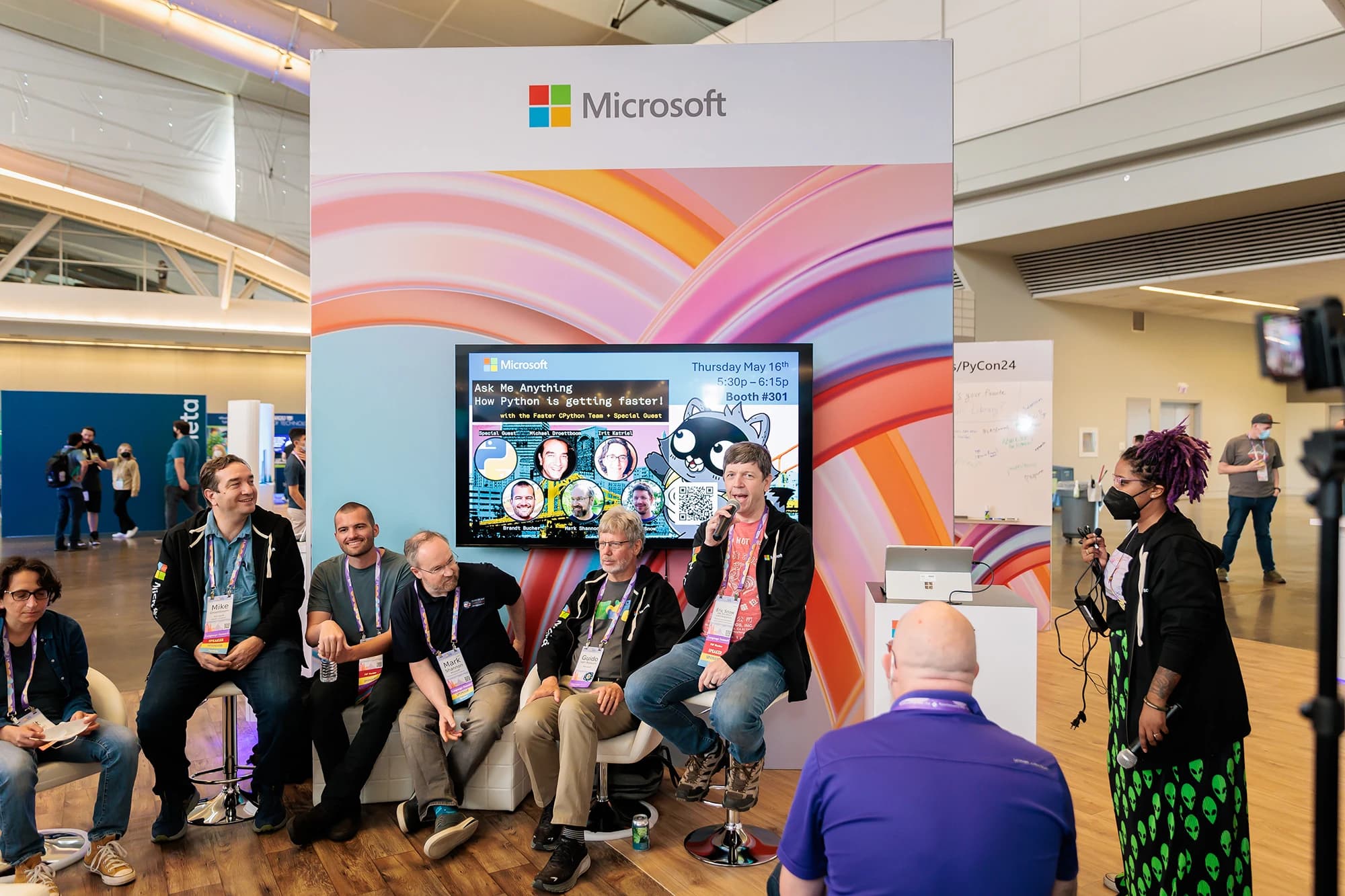 PyCon 2024 convention session with Python community members